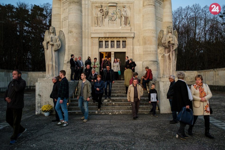 OBRAZOM: Pod hradom Krásna Hôrka spomínali na grófku