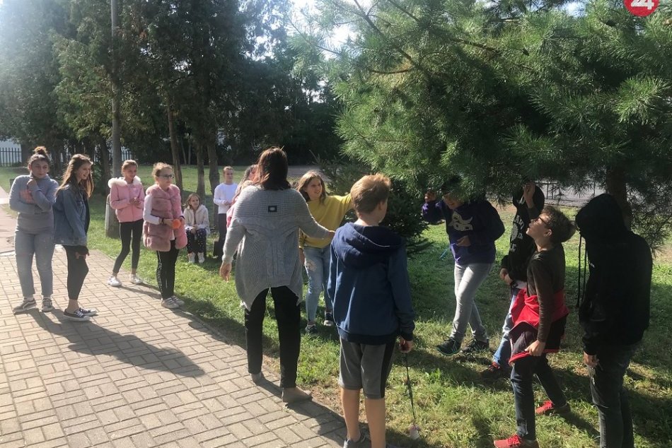 FOTO: Bylinkovú záhradu na ZŠ Kudlovská prebudovali na ekoučebňu