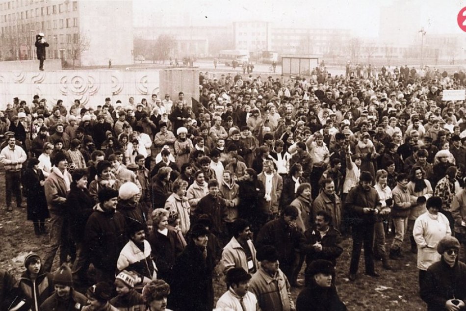 Nežná revolúcia ´89 v Šali: AKO o nej písala dobová tlač? FOTO