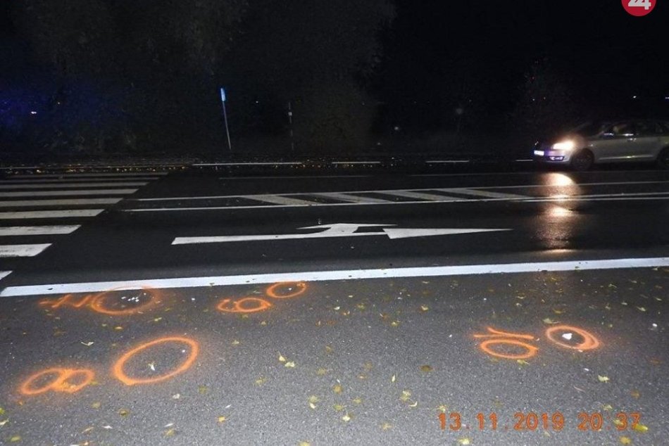 Na priechode pre chodcov zomrela žena (†62)