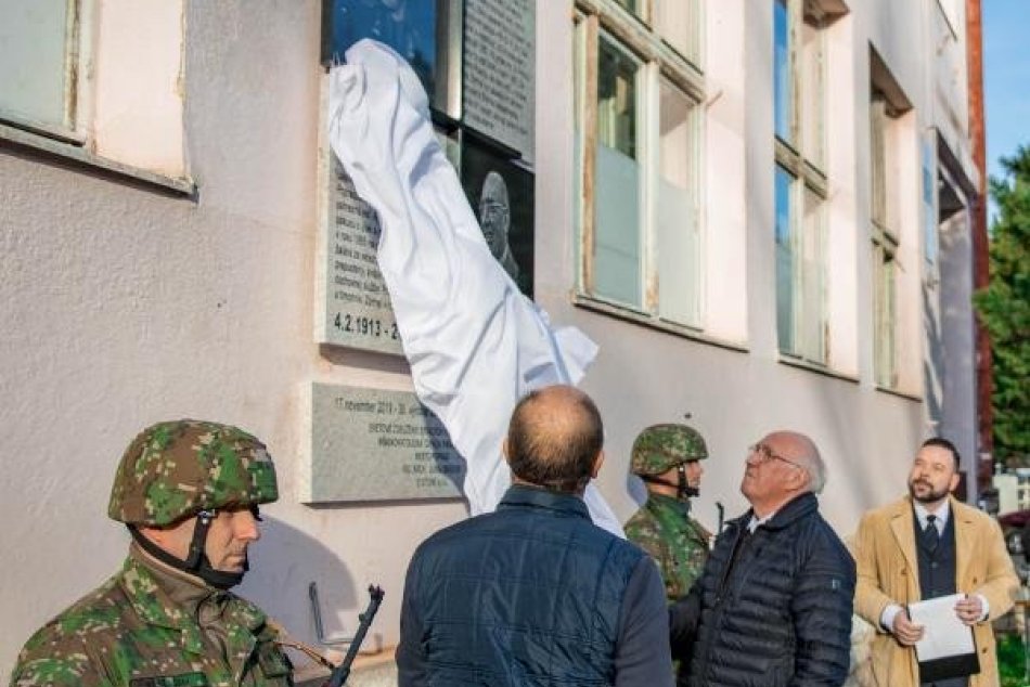 Pamätná tabuľa v Poprade pre obete komunizmu