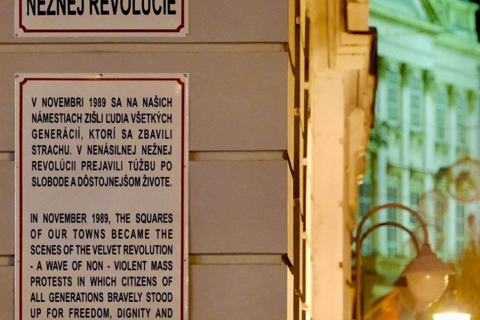 Uvedenie Námestia Nežnej revolúcie