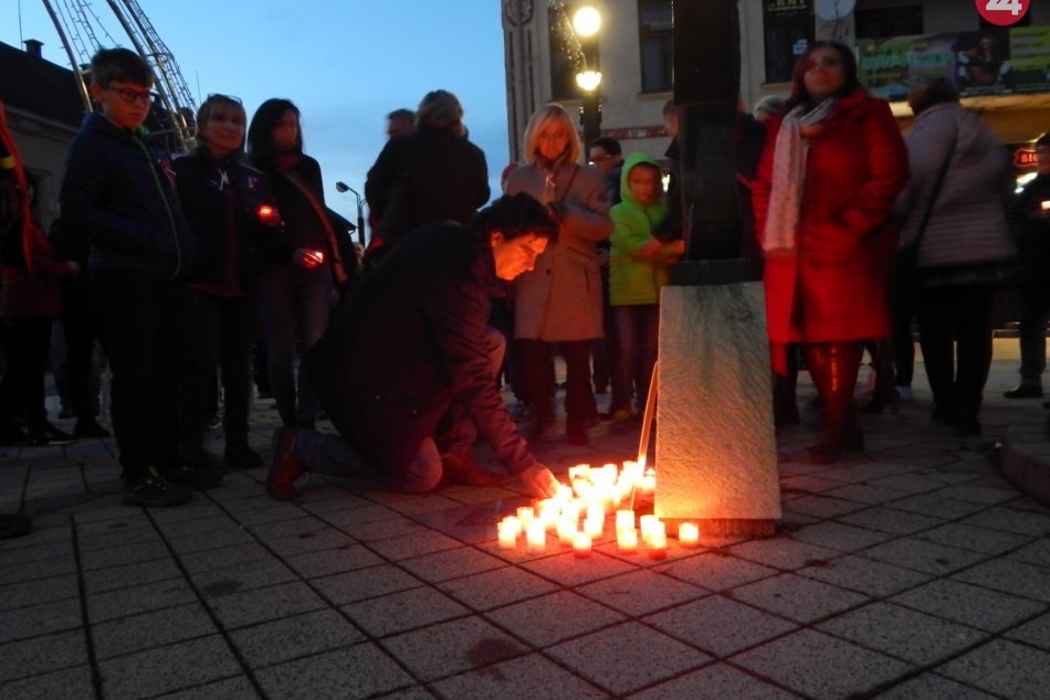 Spomienka na Nežnú revolúciu v Michalovciach na fotkách