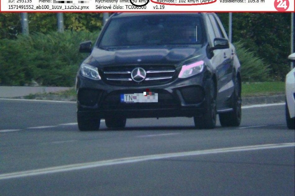 FOTO: Na Ul. M. R. Štefánika v Trenčíne namerali vodičovi (20) 102 km/h