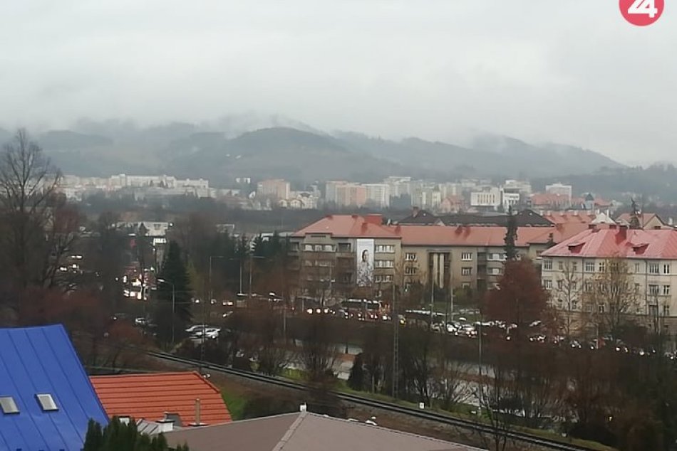 V OBRAZOCH: Pre rannú dopravnú nehodu sa v Bystrici tvoria kolóny