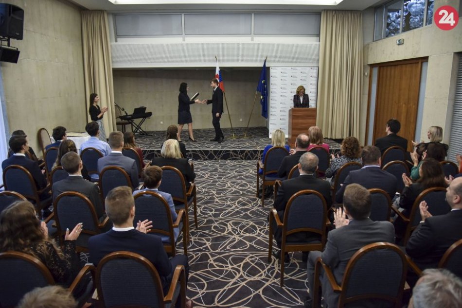 V OBRAZOCH: Tridsiatka úspešných študentov si prevzala Pamätný list sv. Gorazda