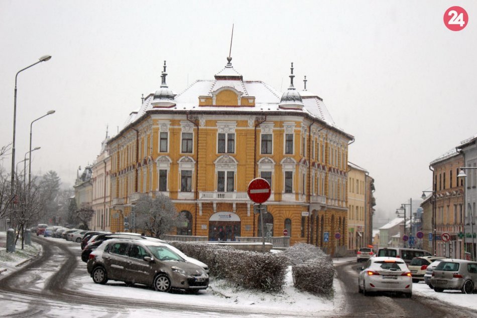 V OBRAZOCH: Bystricu zahalila prvá snehová prikrývka