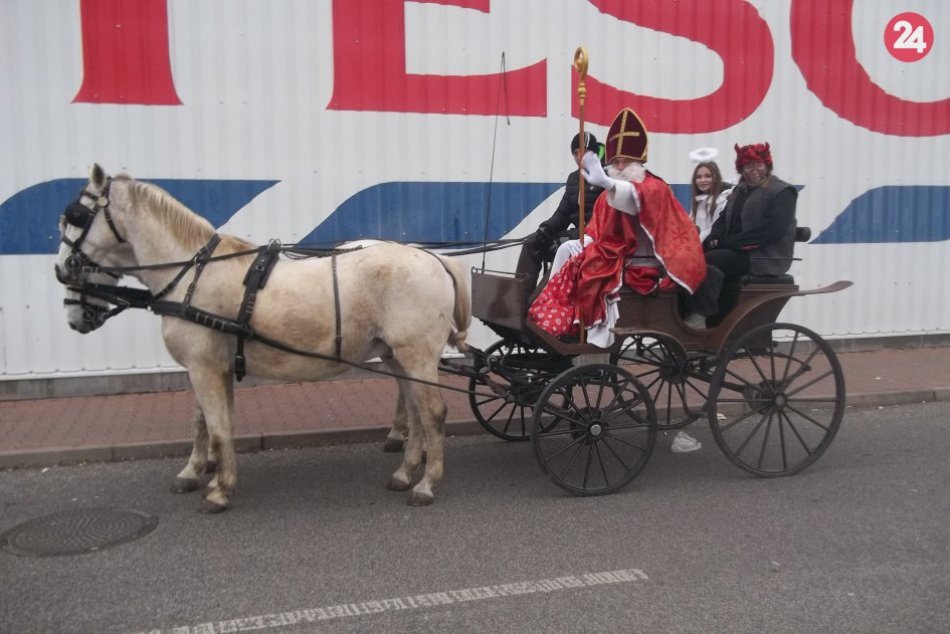 Večanov navštívil Mikuláš: Nechýbala ani jeho veselá družina, FOTO