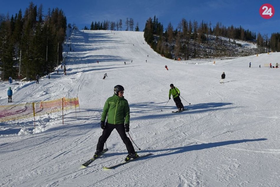 Lyžiarsku sezónu na Štrbskom Plese otvoril Mikuláš