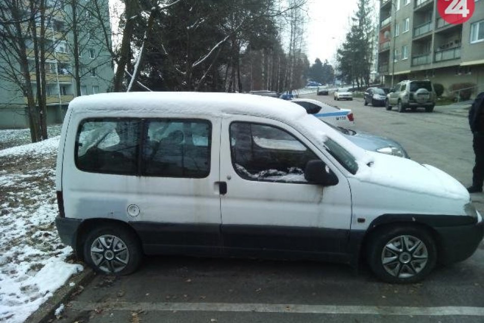 V OBRAZOCH: Odstraňovanie starých vozidiel z verejných priestranstiev