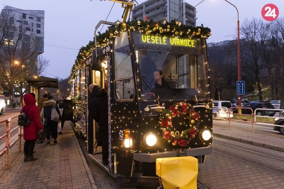 Vianočná električka 2019 v Bratislave 2