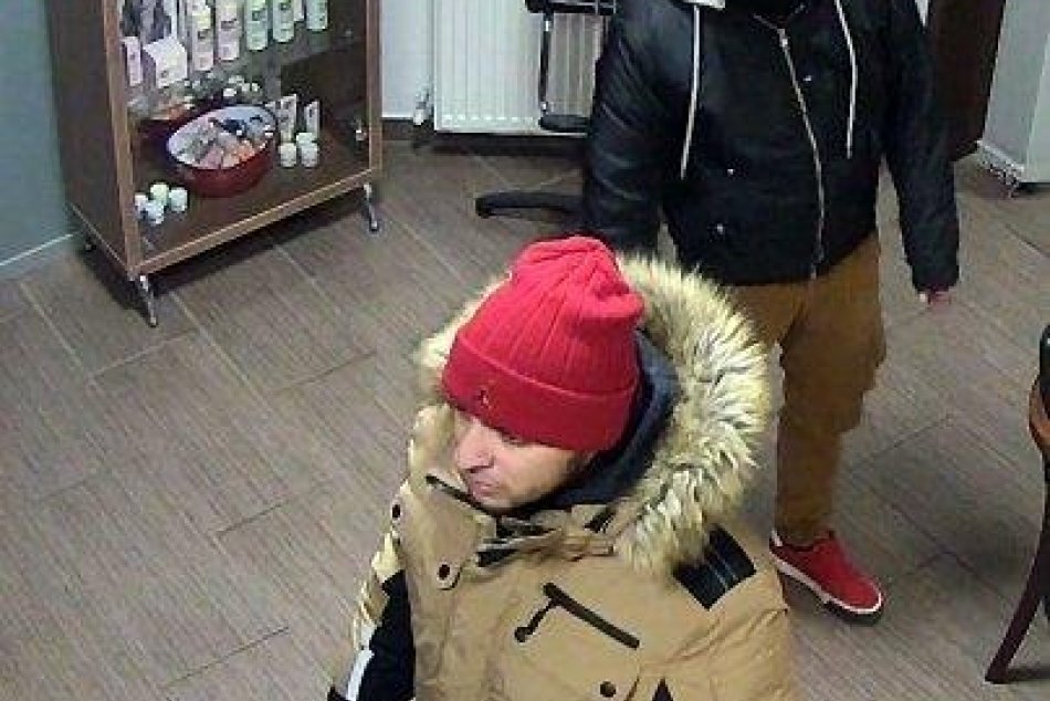 Muži zákona sa snažia stotožniť týchto mužov