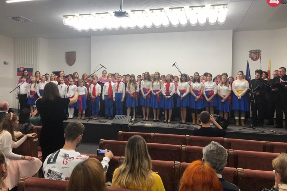 Šaľania prispeli dobrovoľným vstupným: Spevom a hudbou na pomoc združeniu, FOTO