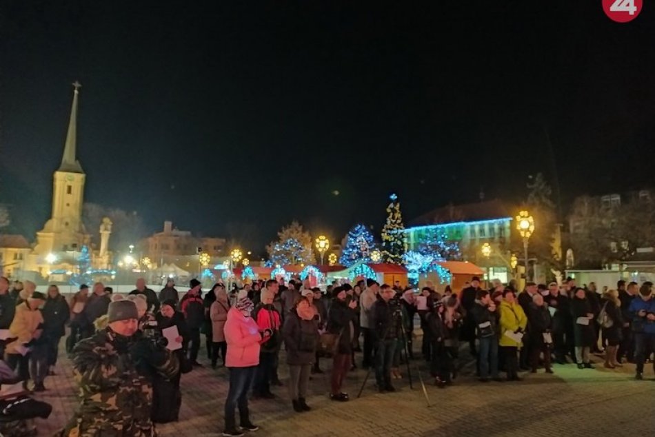 Spievanie kolied v Nových Zámkoch