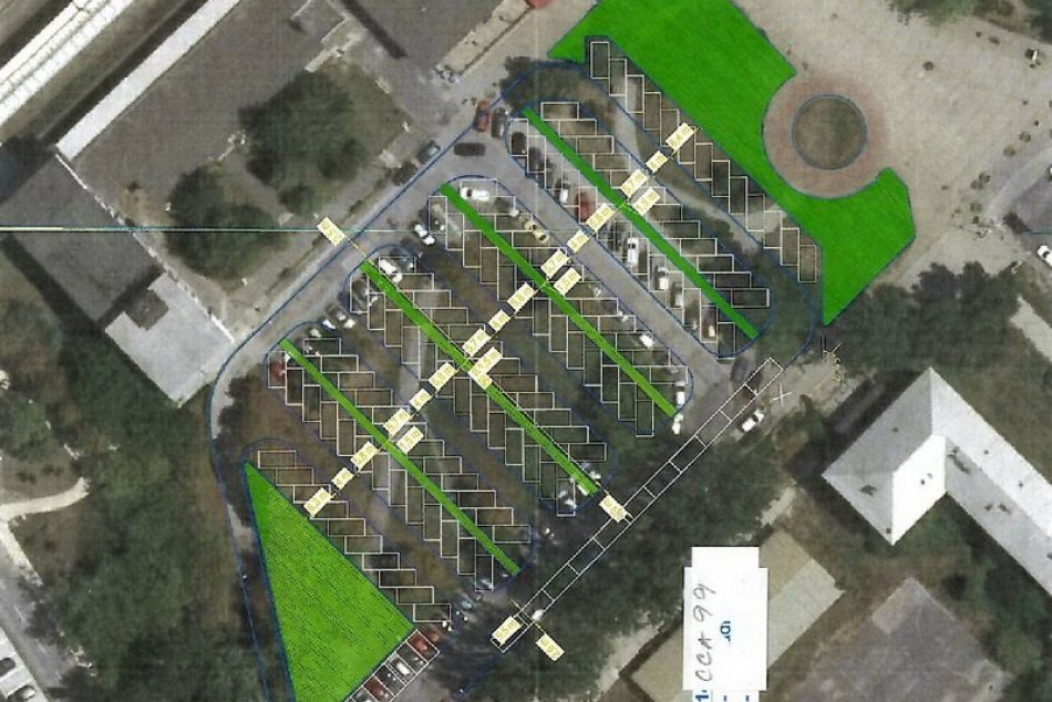 Navrhnutá lokalita na vybudovanie parkoviska pred železničnou stanicou v Zámkoch