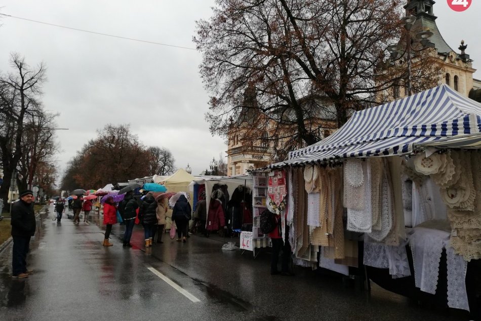 Zachytené objektívom: V Spišskej sa rozbieha 29. ročník Vianočného trhu