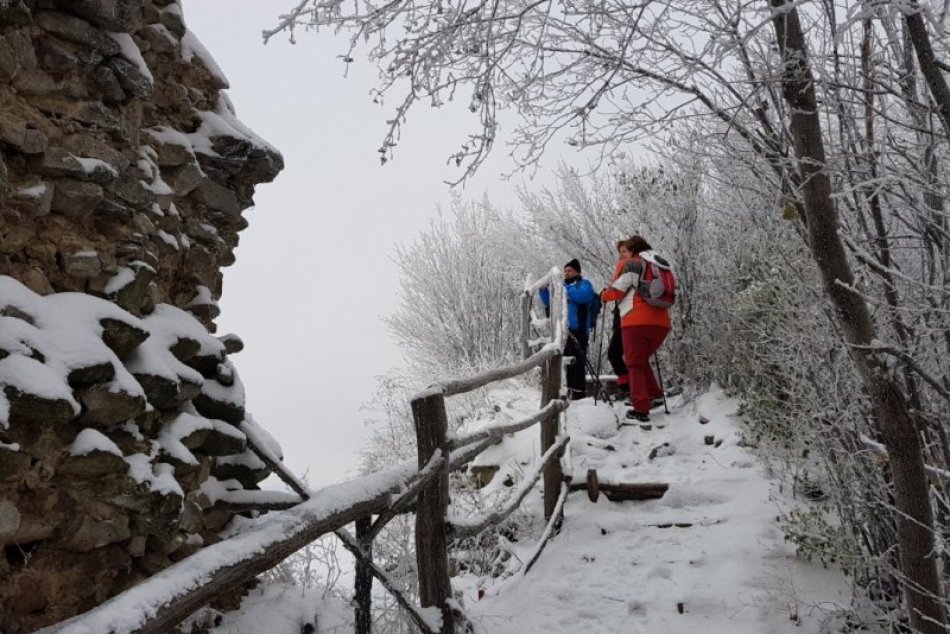 Krásny výhľad na Šíravu: Pod vrcholom aj zaujímavá zrúcanina kostolíka