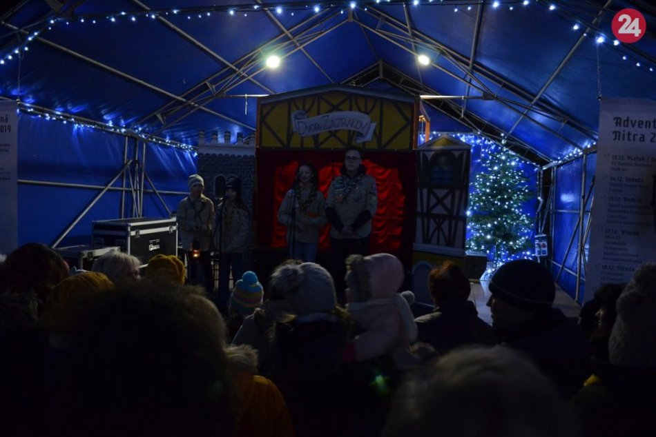 Skauti priniesli do Nitry svetlo z Betlehema: Plameň odovzdali na námestí, FOTO