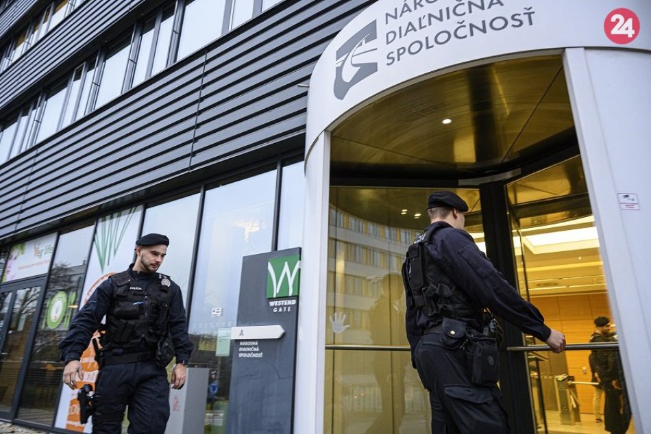 FOTO: NAKA zasahuje pre tunel Višňové vo viacerých krajoch