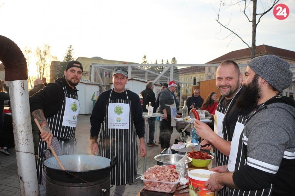FOTO z kuchárskeho súboja: Žiarskym námestím rozvoniavala kapustnica