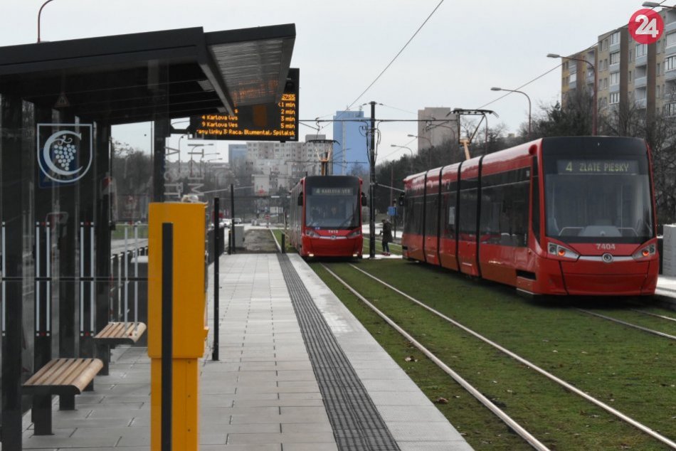 Otvorenie električkovej trate do Karlovej Vsi