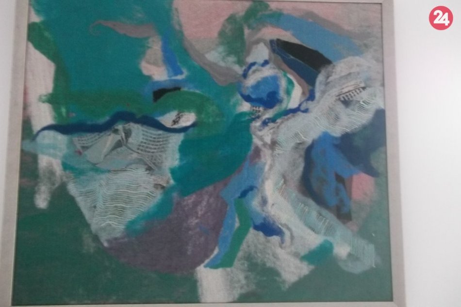 Šaliansku radnicu zdobia zaujímavé diela: Autormi sú učitelia zo Zušky, FOTO