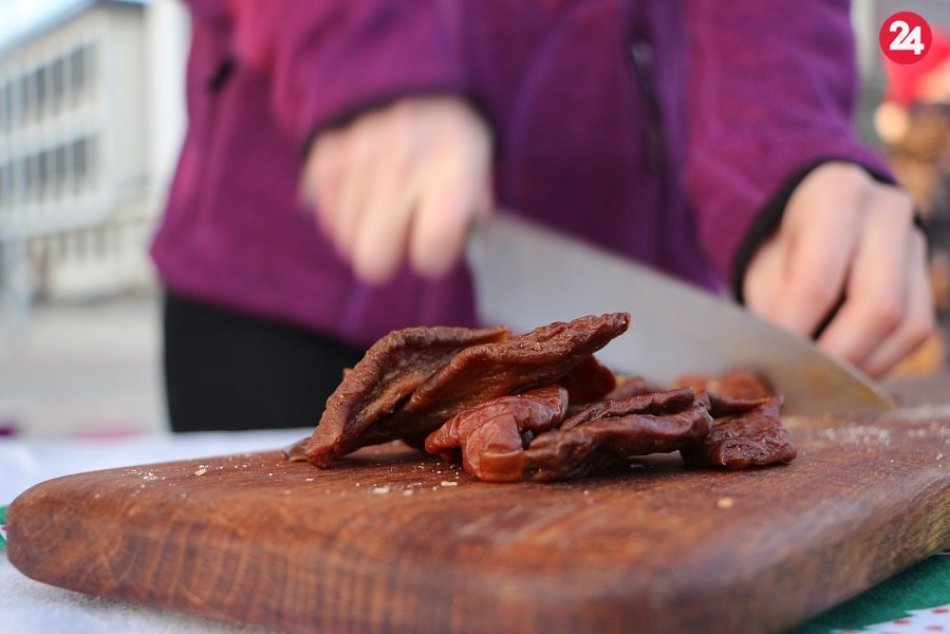 Partia priateľov varila vegánsku kapustnicu na žiarskom námestí