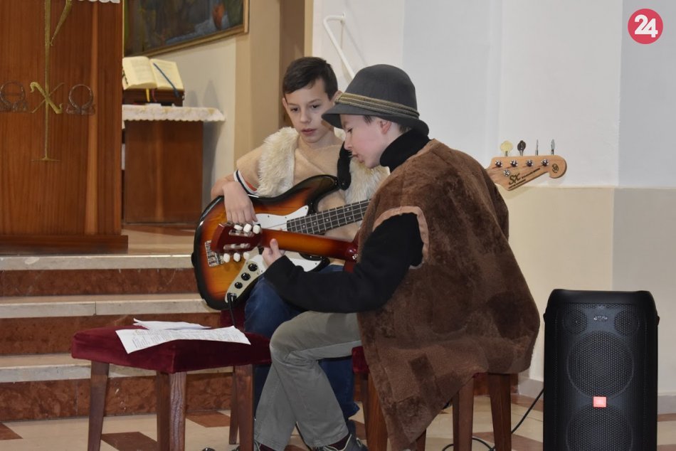 Šalianski koledníci zvestovali radosť: Obyvateľom prajú už 20 rokov, FOTO