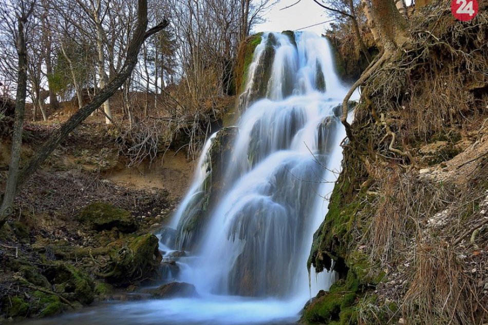 Obrazom: Jedinečný vodopád a priamo medzi domami