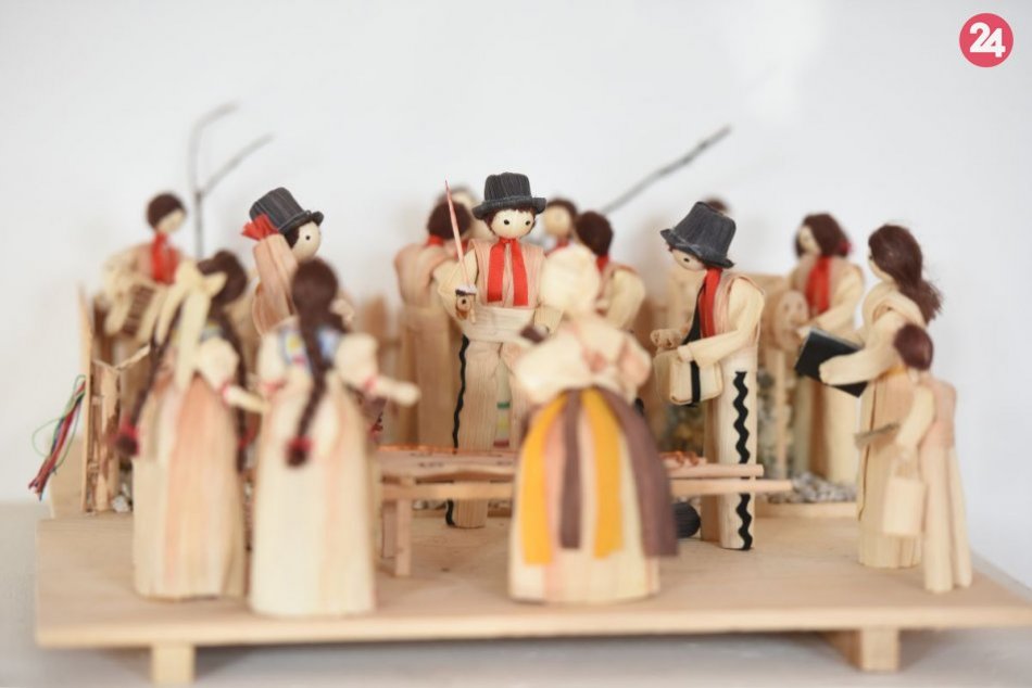 Výstava figúrok zo šúpolia