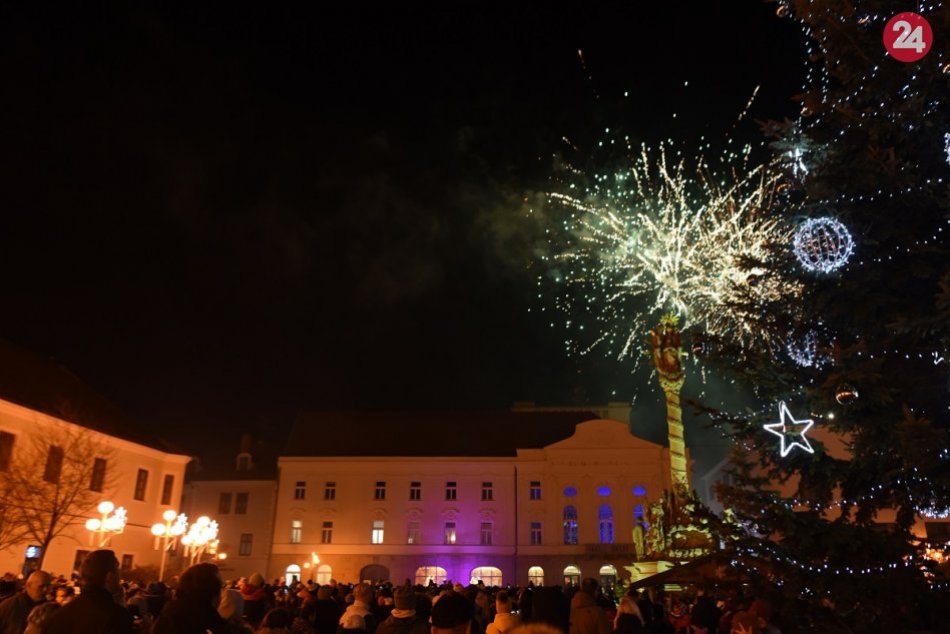 Trnava sa rozlúčila so starým rokom: Oblohu rozžiaril detský ohňostroj