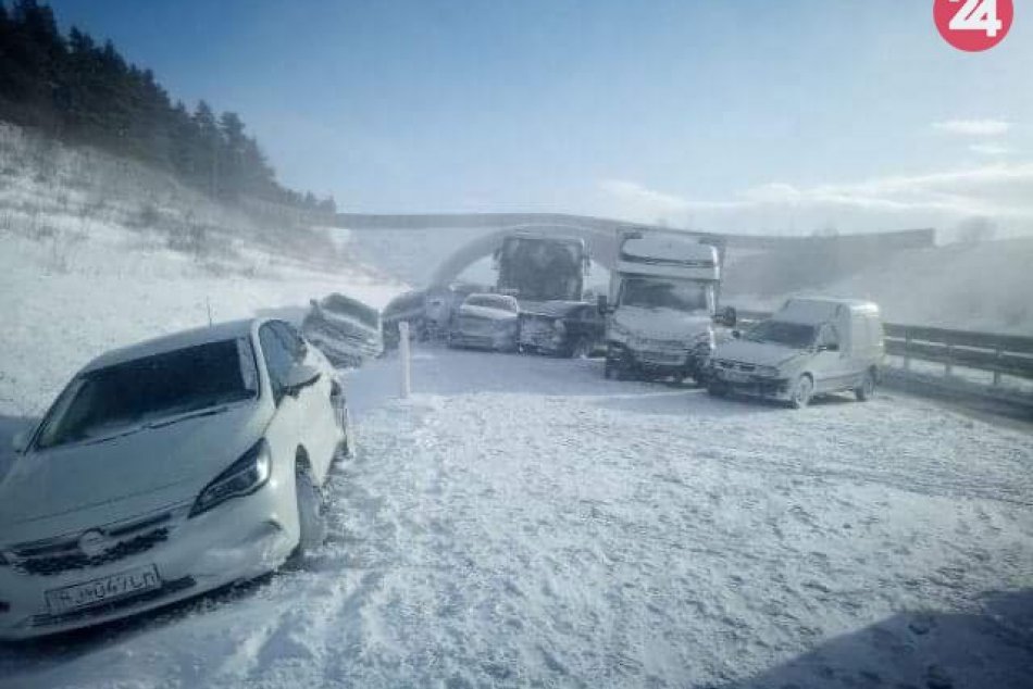 FOTO: Hromadná nehoda na D1 na východe