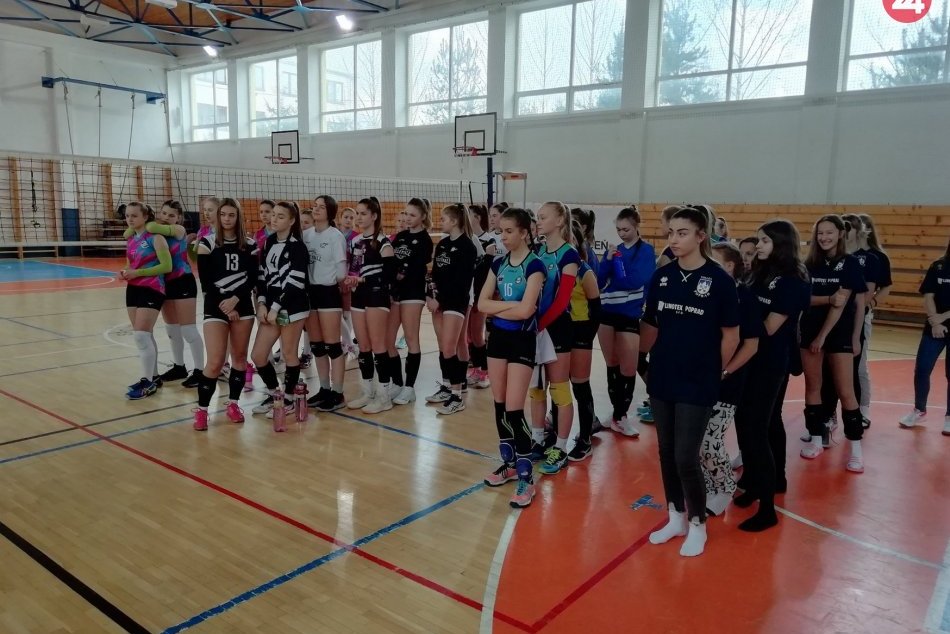 Staršie žiačky na novoročnom turnaji v Lendaku