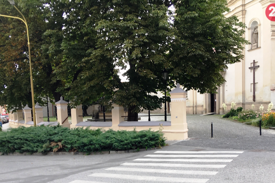 Obrazom: Obnova historického oplotenia na Františkánskom námestí