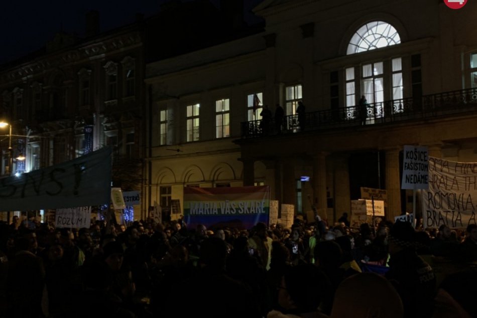 V OBRAZOCH: Východ sa zmobilizoval proti Kotlebovcom