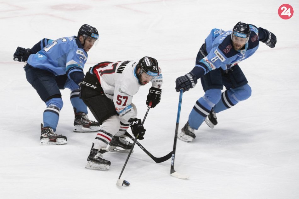 V OBRAZOCH: Bystrickí hokejisti bojovali o body s bratislavským Slovanom