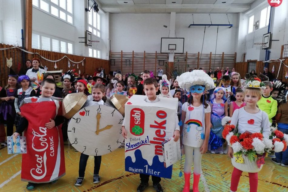 Originálne masky predviedli žiaci ZŠ Hutníckej na svojom karnevale