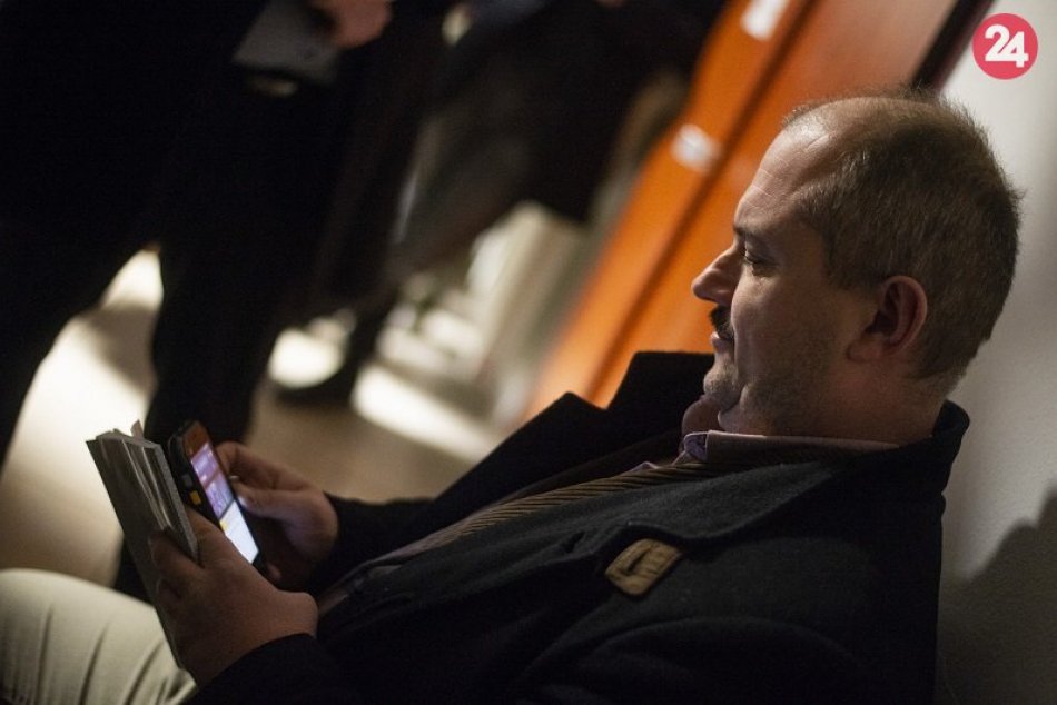 Marian Kotleba na súde v kauze sporných šekov