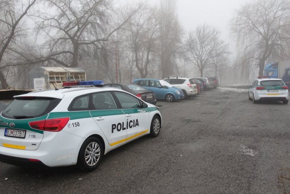 Zo zadymenej bytovky evakuovali viac ako stovku ľudí