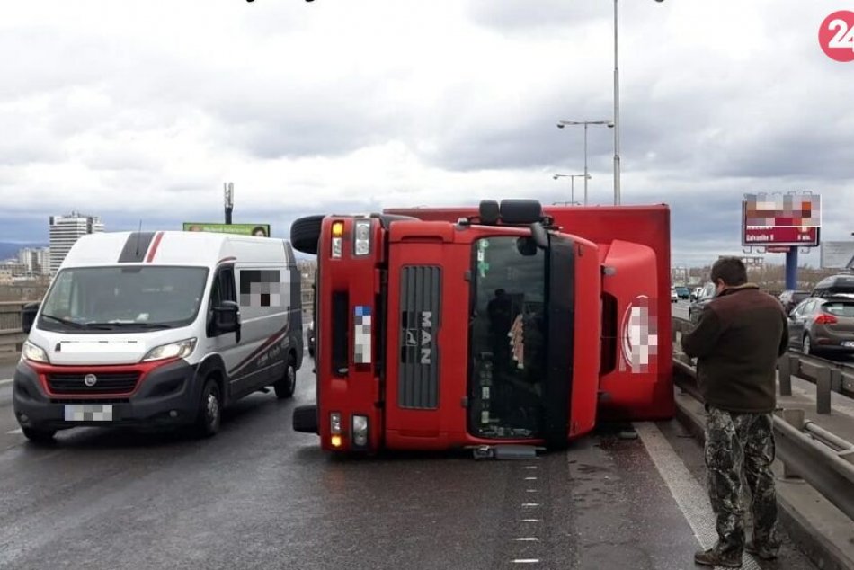Víchrica Petra vyčíňa v Bratislave