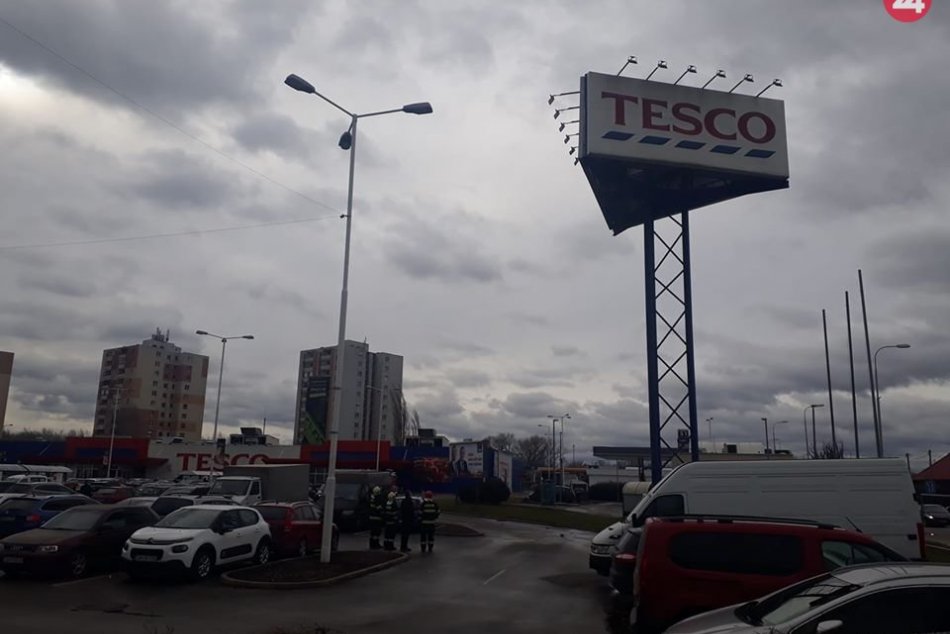 Hrozí pád reklamného pútača