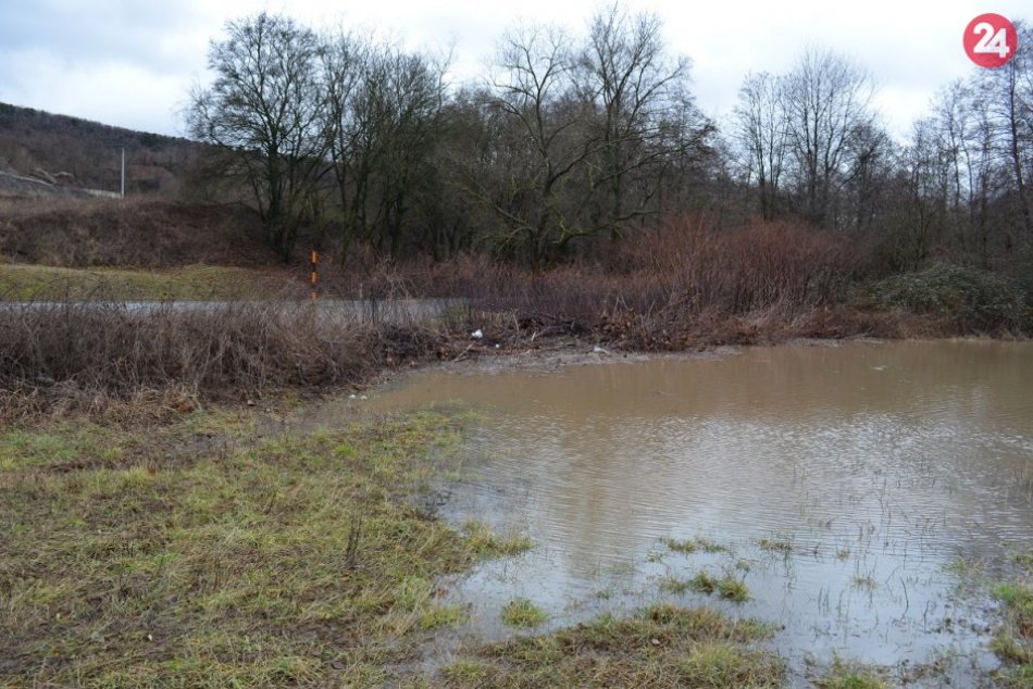 Žitava sa zmenila na dravú rieku