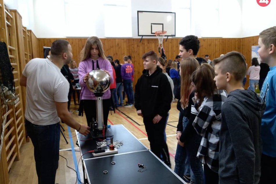 FOTO: Špeciálna akcia na humenskej ZŠ, Švermováci zažili energiu