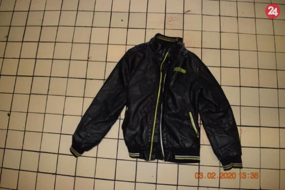 FOTO oblečenia zrazeného muža v Žiline