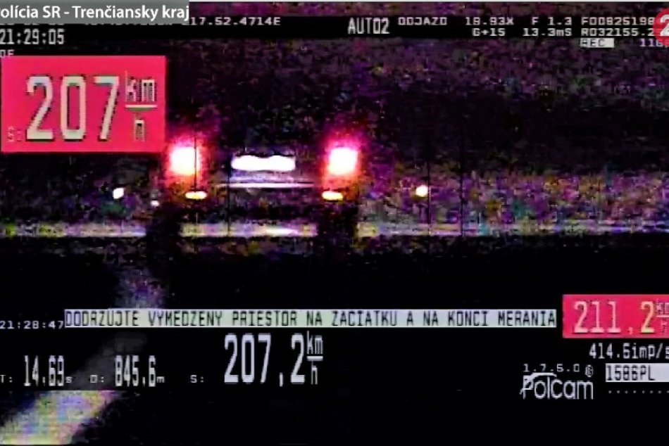 Trenčianski diaľniční policajti namerali vodičovi na D1 207 km/h