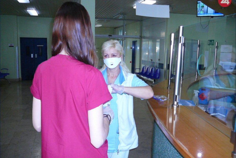 V Košiciach si vyskúšali, ako sa správať k pacientom nakazeným koronavírusom