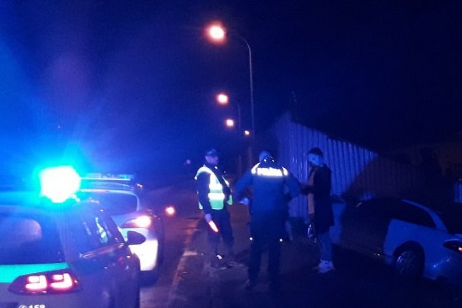 V OBRAZOCH: Auto vo Zvolene skončilo v priekope