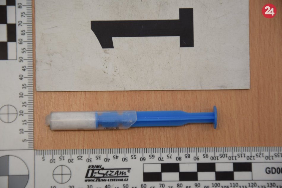 FOTO úlovkov polície z drogového záťahu