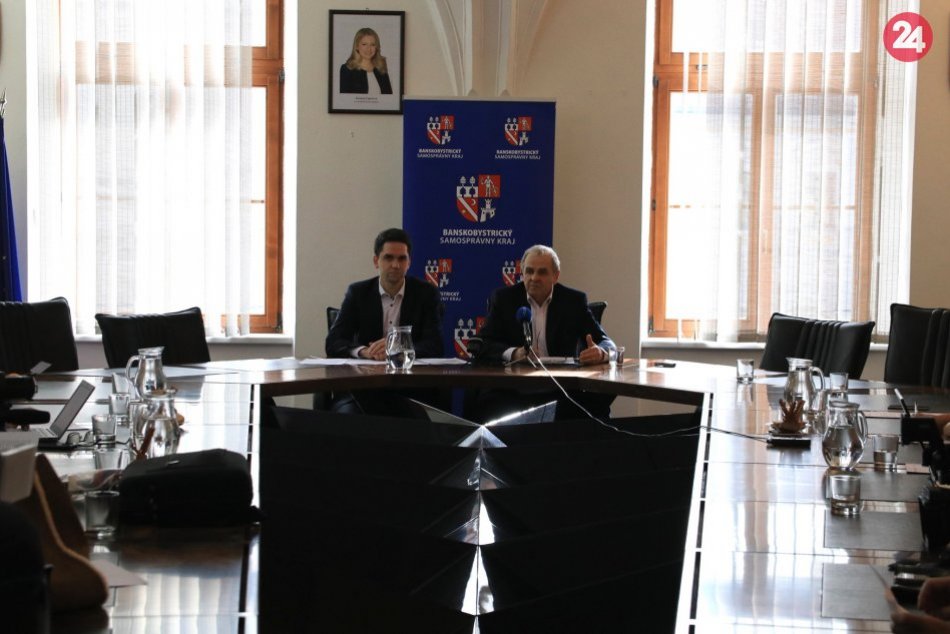 V OBRAZOCH: Tlačový brífing Lunterovcov na Úrade BBSK