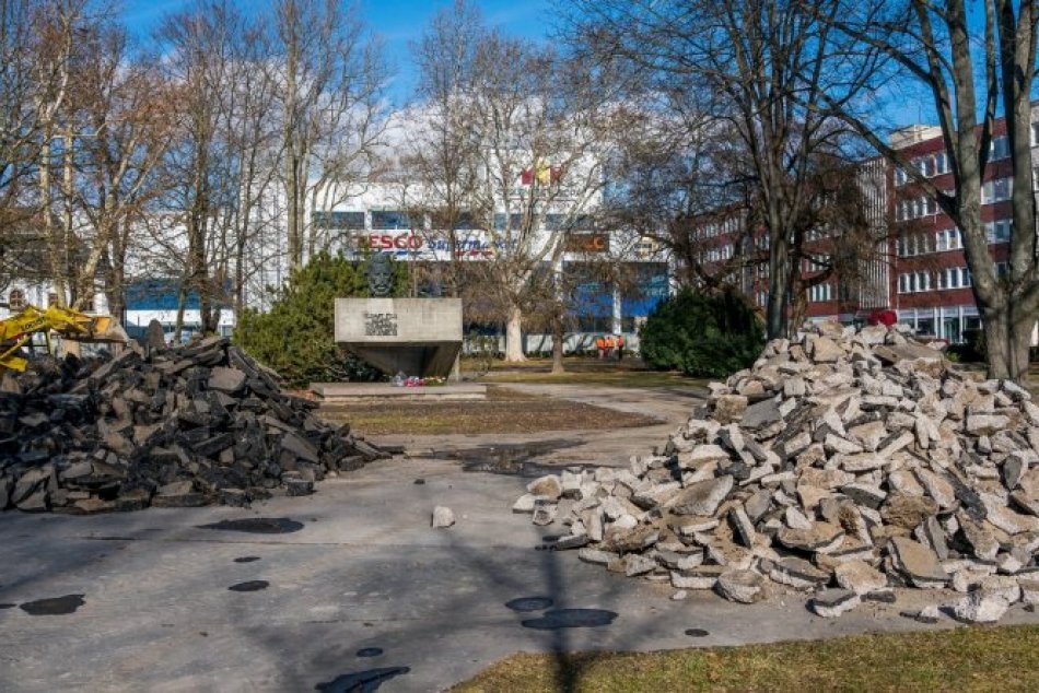 OBRAZOM: Stavebné práce v severnej časti zvolenského námestia rýchlo postupujú